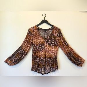 Jessica Simpson Top Size S With Smocking, Slit Sleeves, High/LowHem Mostly Brown